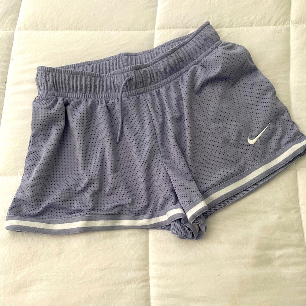 EUC Women’s Nike mesh shorts in a periwinkle color. Size small